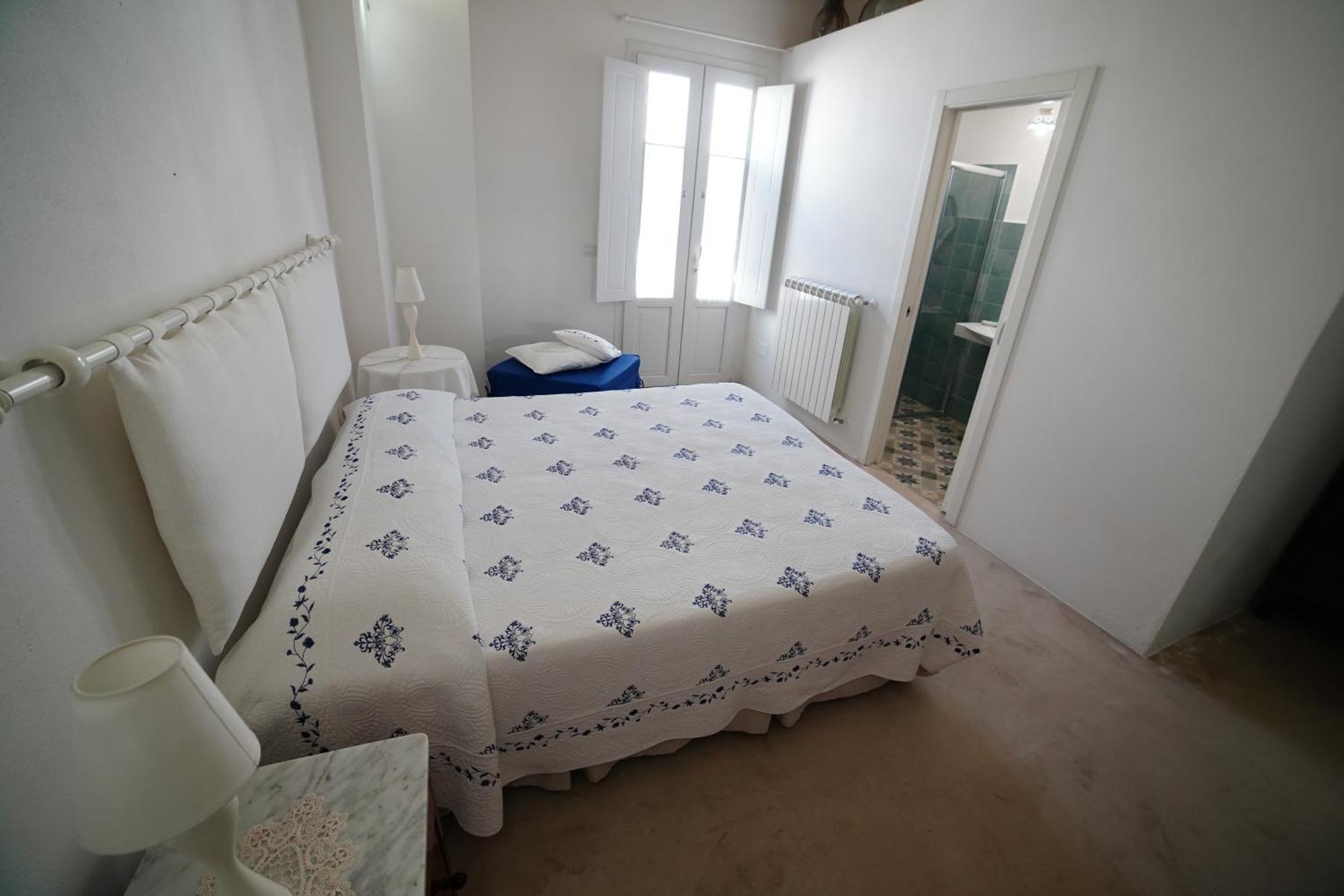 B&B Vie Del Mediterraneo Порто Чезарео Екстериор снимка